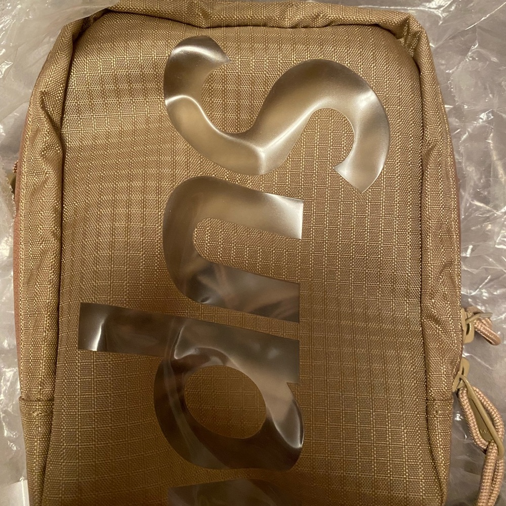 Supreme neck pouch ss21 season